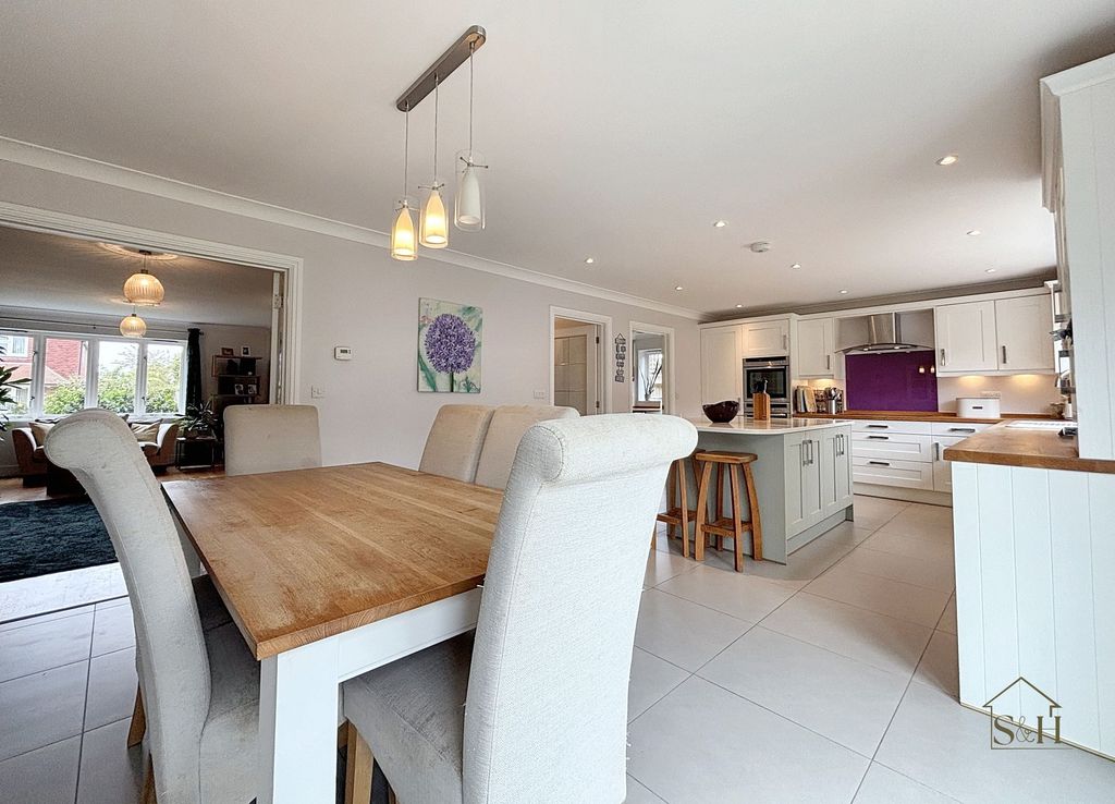 Property photo 2 of 24