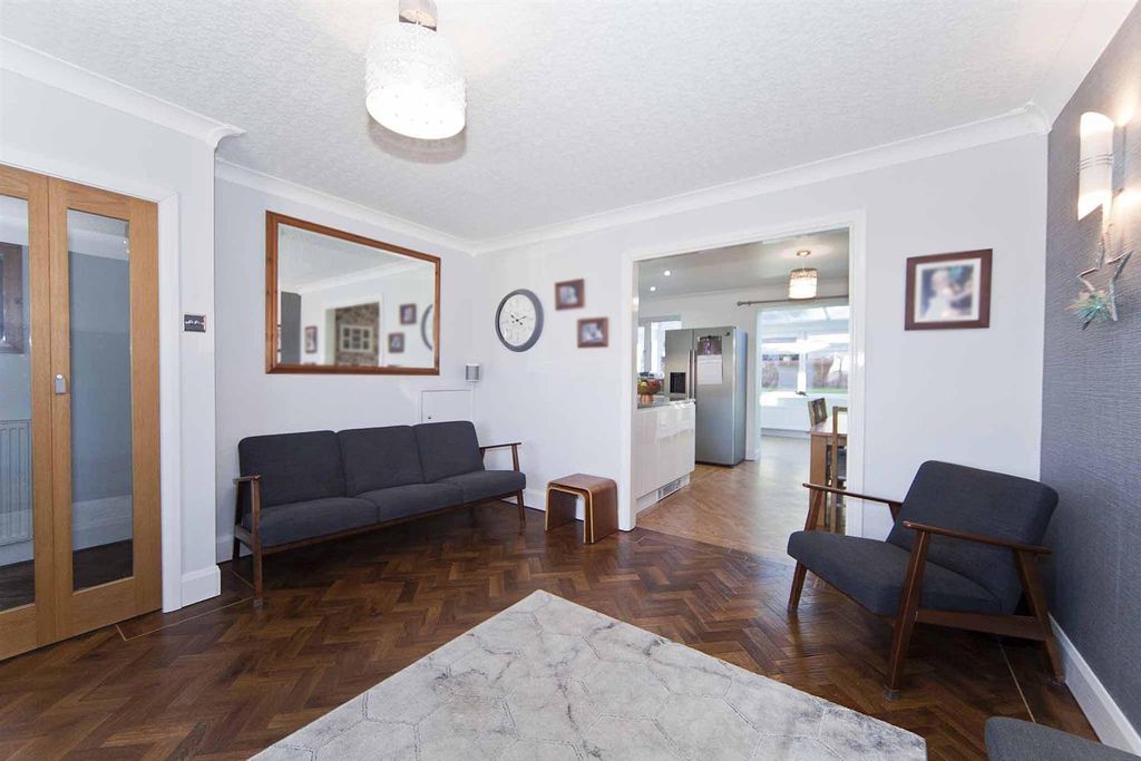 Property photo 2 of 31