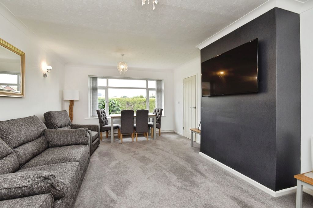Property photo 2 of 17 Photo