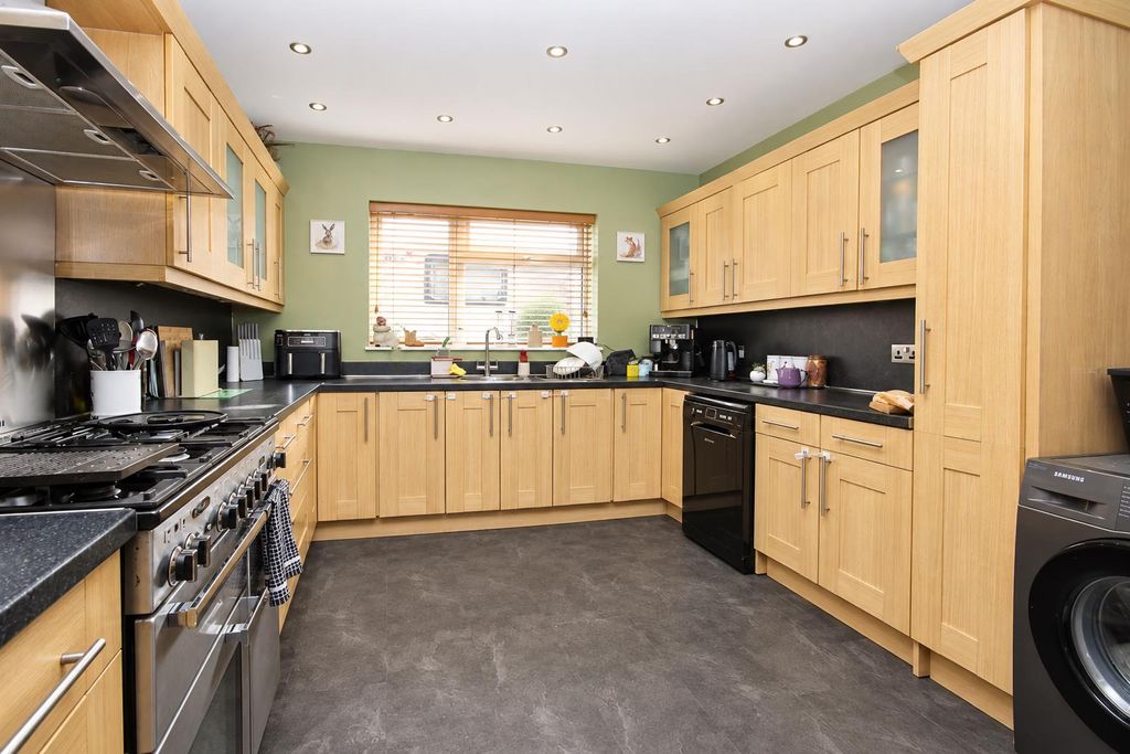 Property photo 3 of 20 1 (11).Png