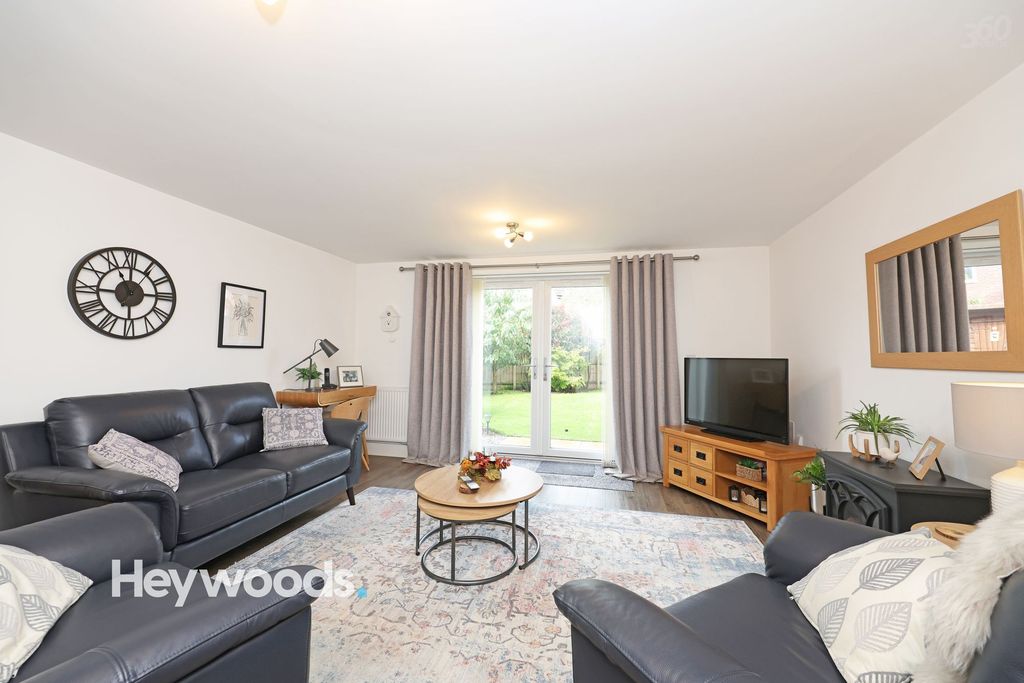 Property photo 2 of 32