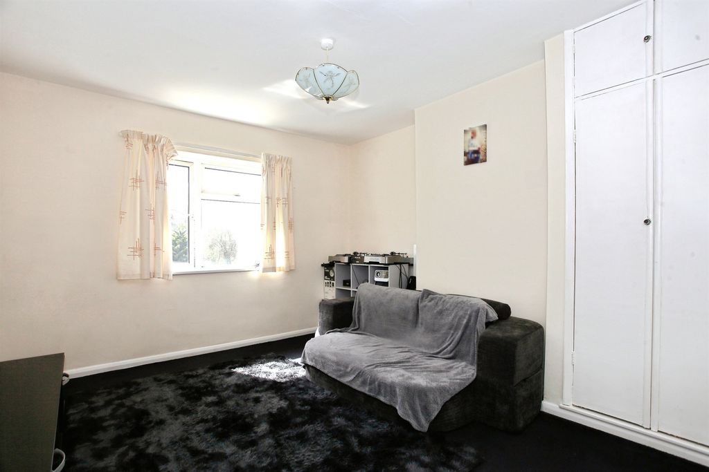 Property photo 3 of 6