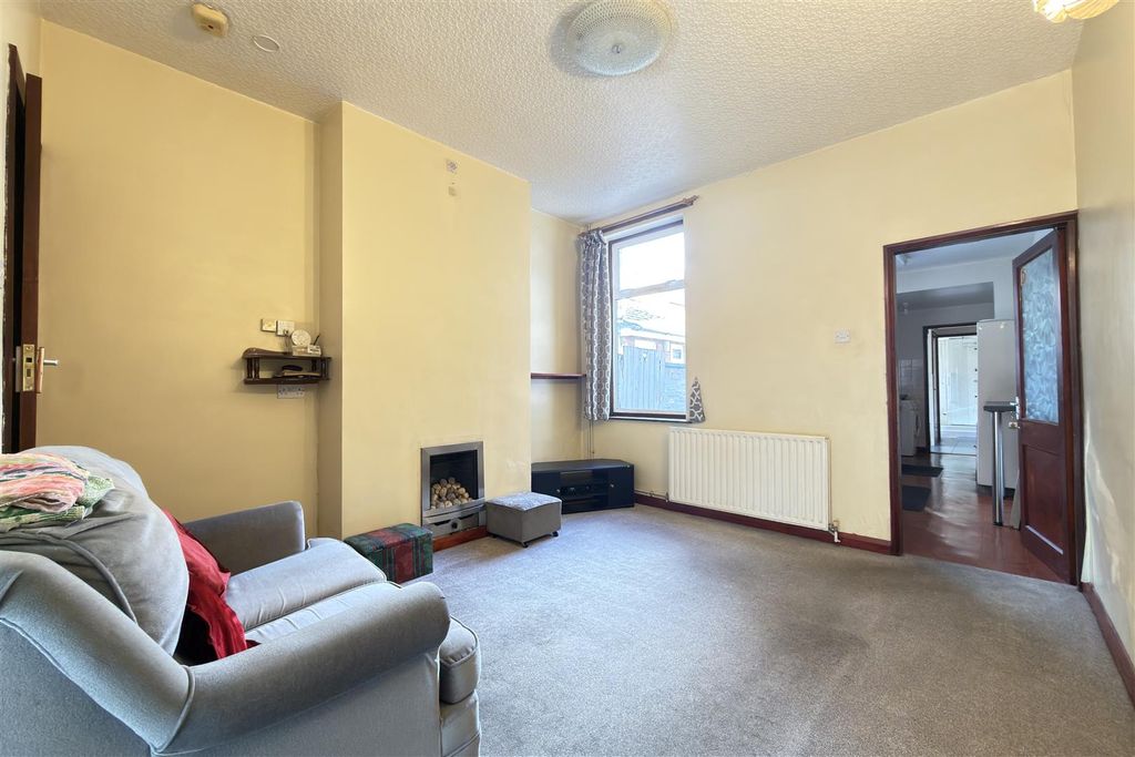 Property photo 3 of 11 Sitting Room