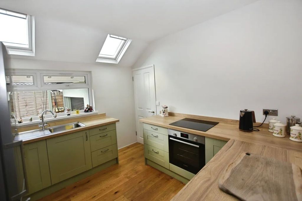 Property photo 3 of 16 Picture 3