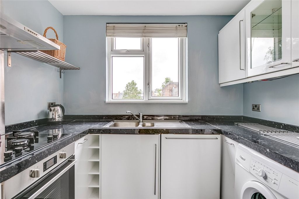 Property photo 3 of 8 Kitchen