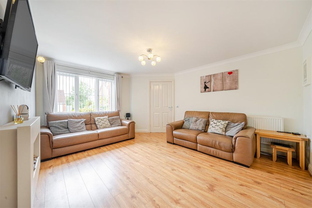 Property photo 2 of 25
