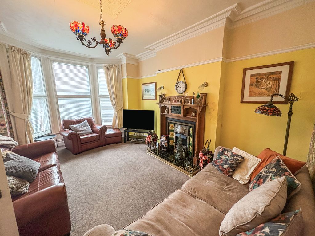 Property photo 2 of 27