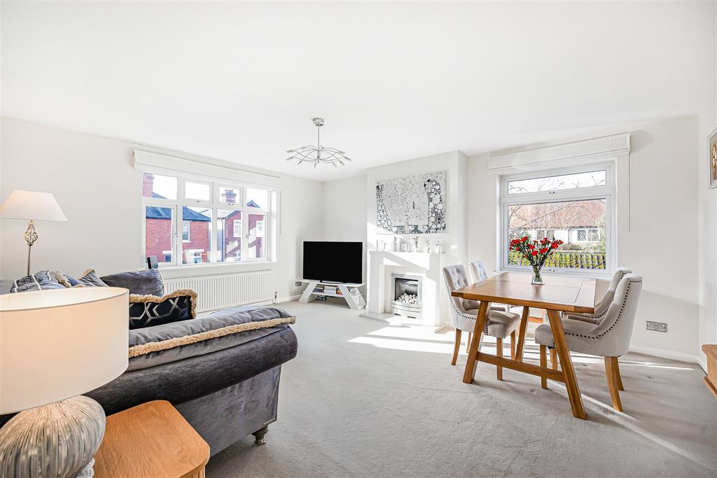 Property photo 2 of 16 Living/Dining Room