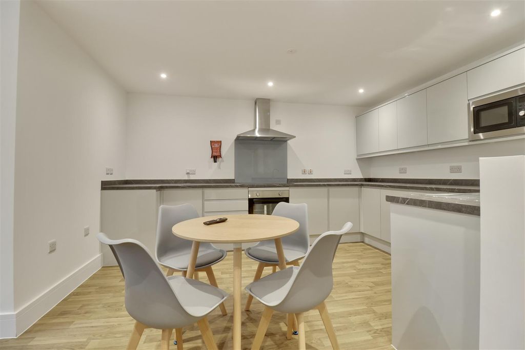 Property photo 3 of 17 5Bf1641D-70Fa-4881-BA2D-A6CE899C51EE_1_201_A.Jpeg