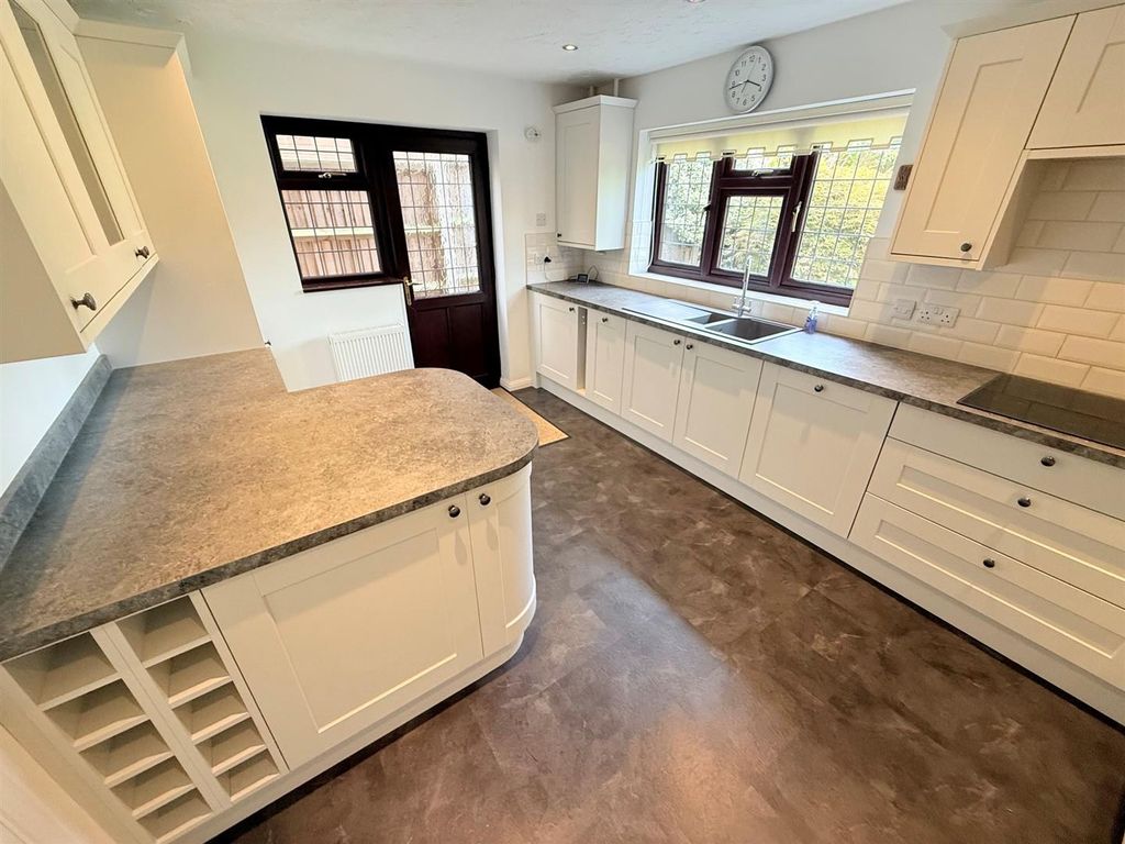Property photo 2 of 24 Kitchen/Breakfast Room