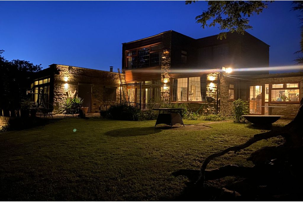 Property photo 2 of 64