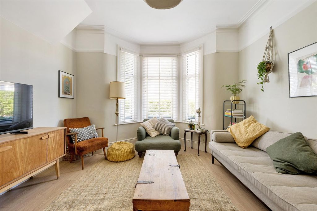 Property photo 2 of 40 Morley Road, E10