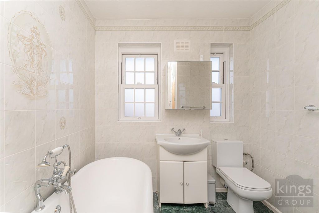 Property photo 1 of 21 Bathroom
