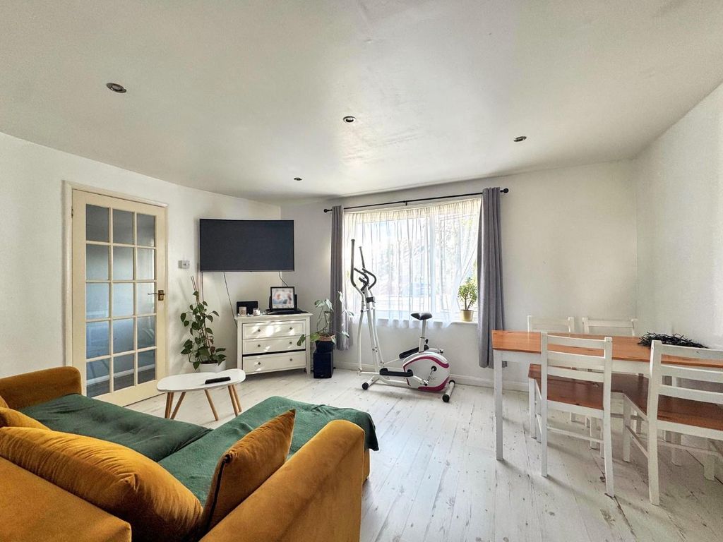 Property photo 3 of 12 7.Jpg