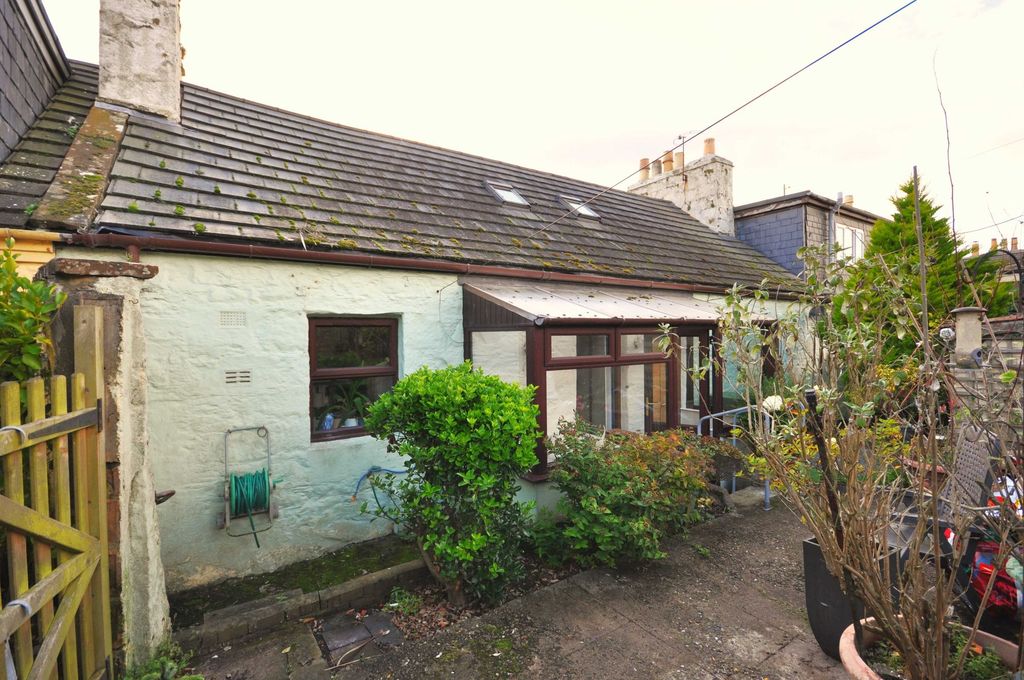 Property photo 2 of 20