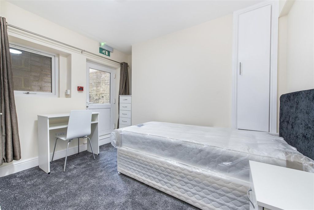 Additional image 18 of 9 bed semi-detached house for saleWalk Of Station, High Wycombe HP13
