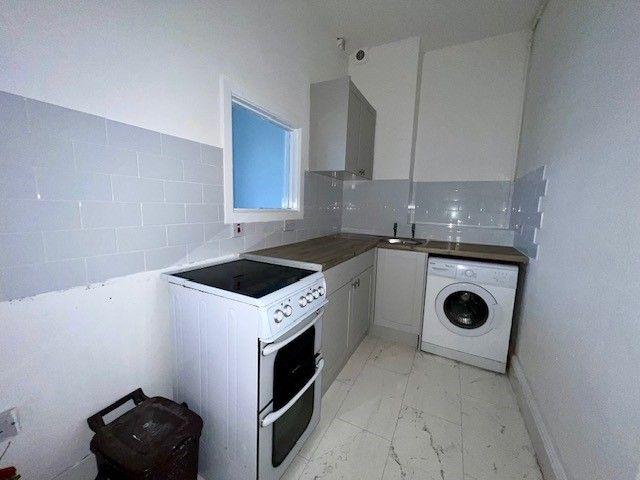 Property photo 3 of 5 Kitchen