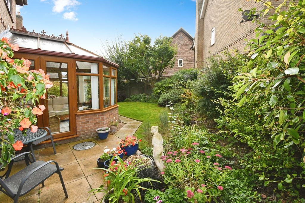 Property photo 2 of 17