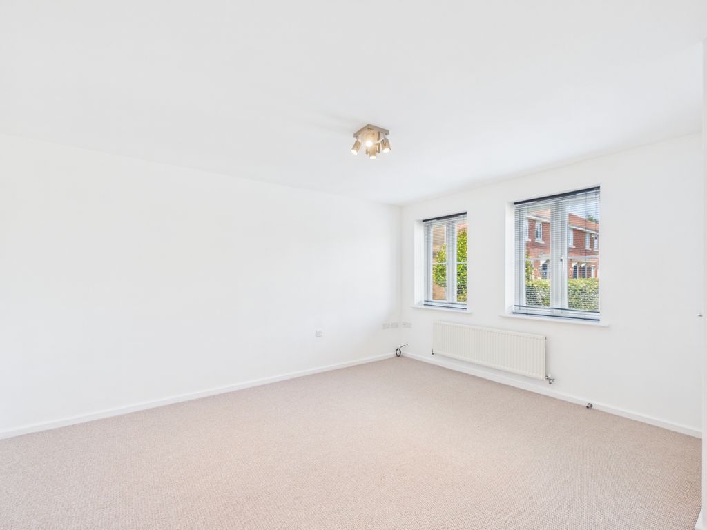 Property photo 3 of 15 Cam01316G0-Pr0329-Still004