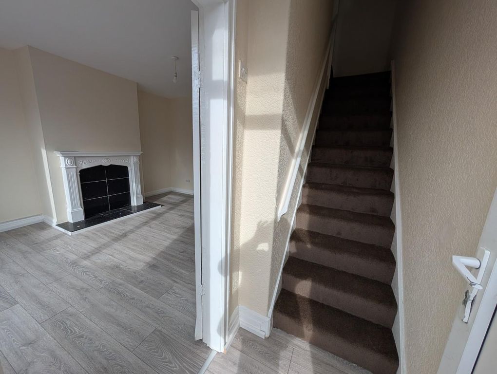 Property photo 3 of 13 Entrance Hallway