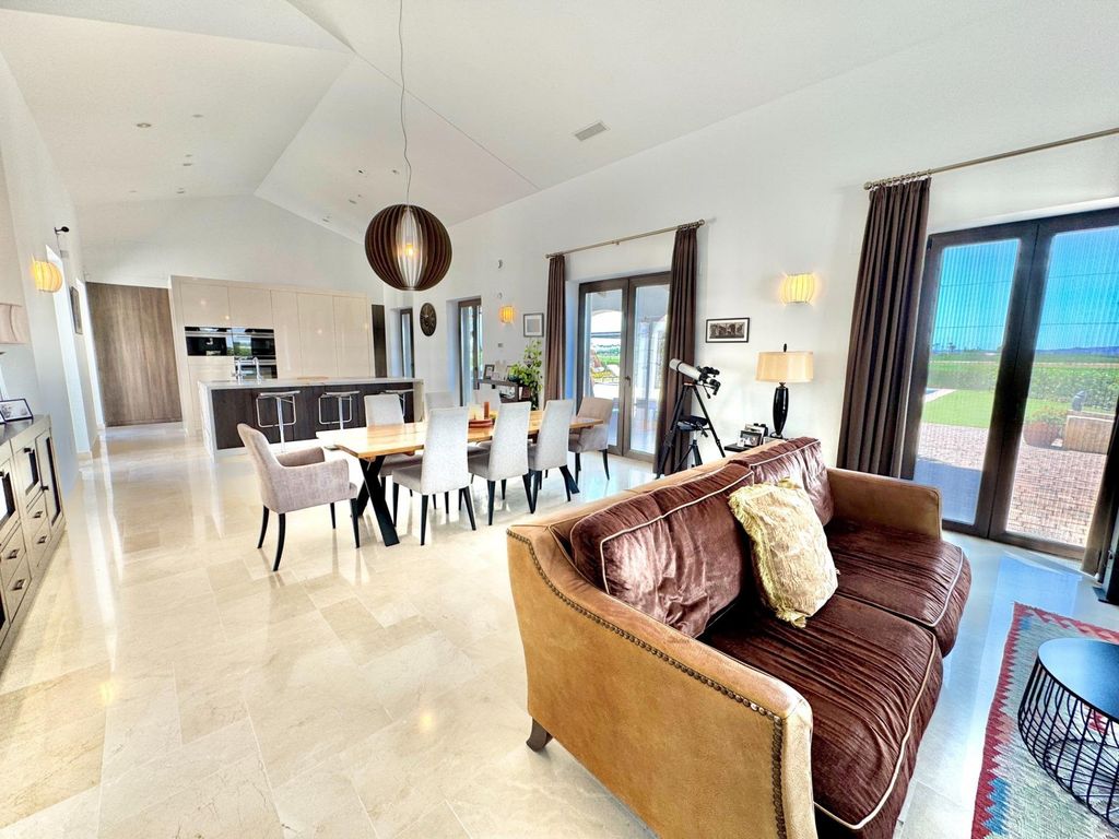 Property photo 2 of 50