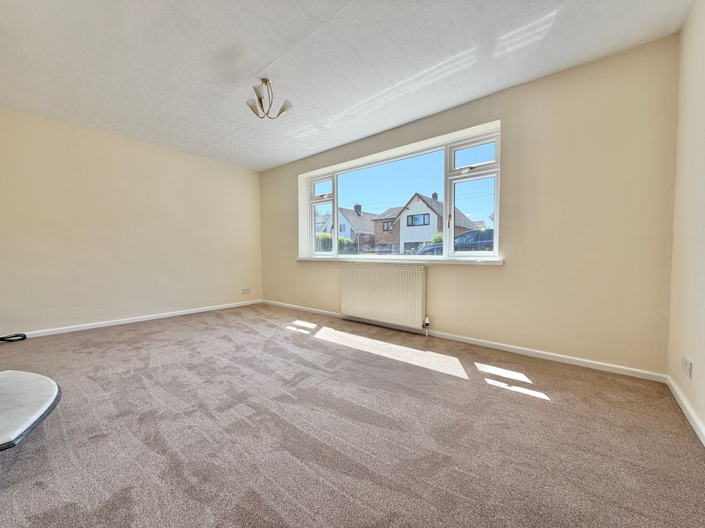 Property photo 2 of 17 Living Room