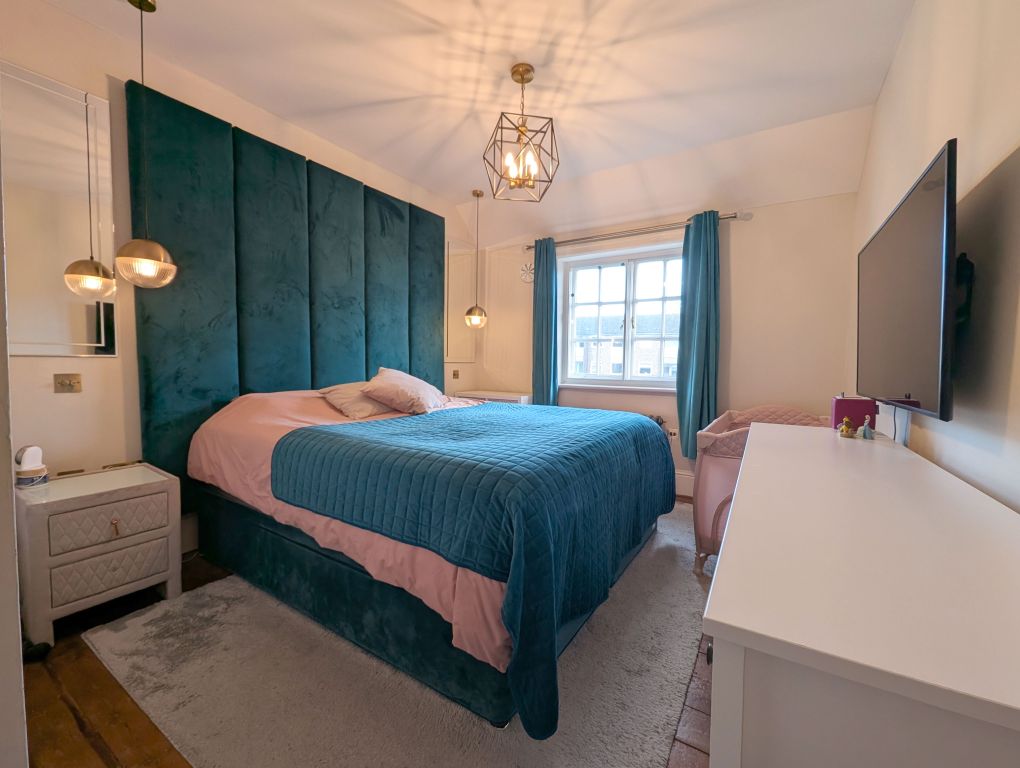 Property photo 2 of 13 Bedroom