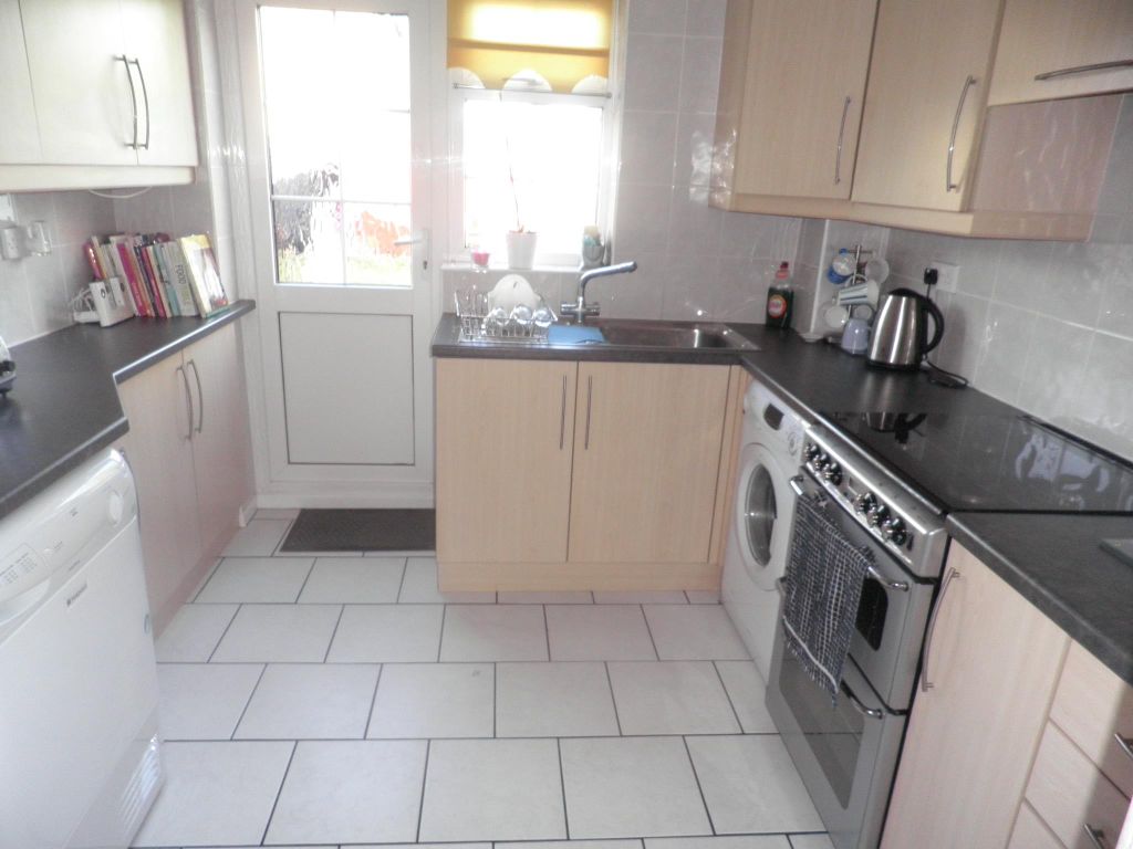 Property photo 3 of 6 Kitchen