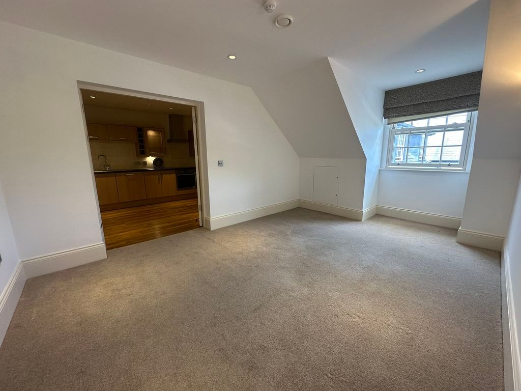 Property photo 3 of 11 Photo 8