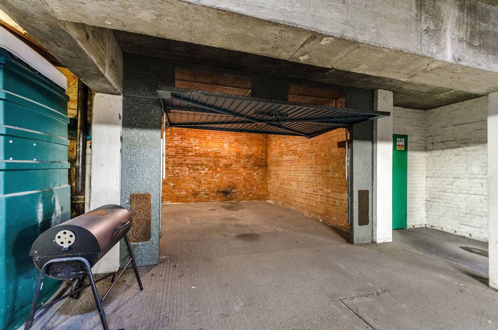 Property photo 1 of 3