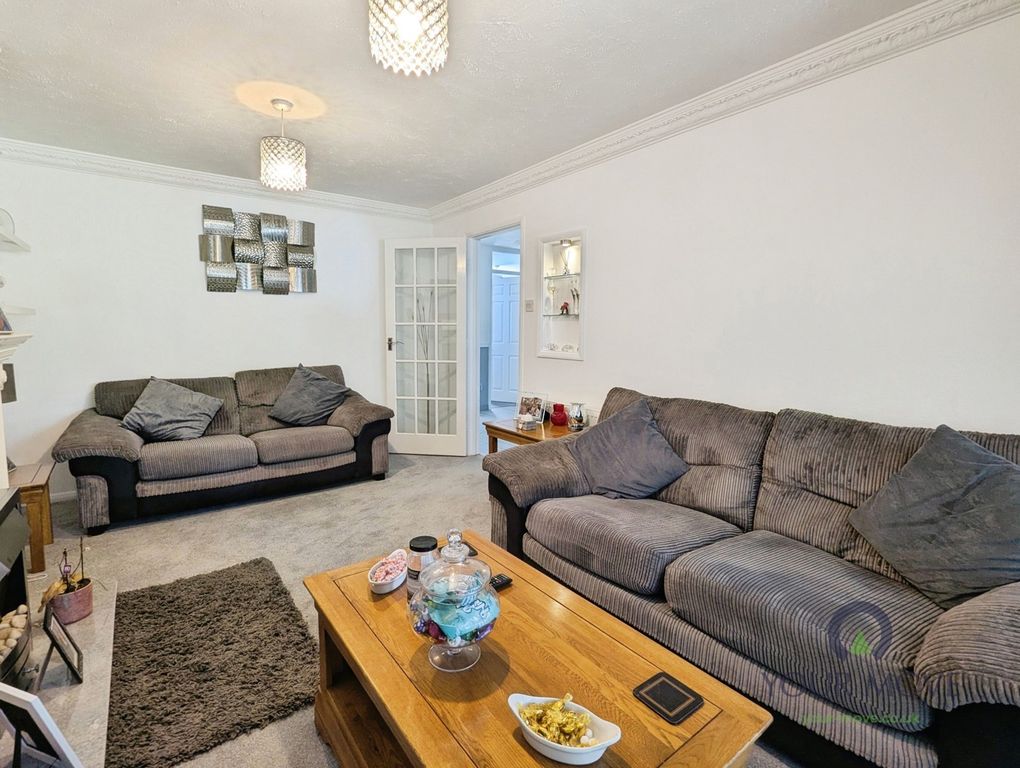 Property photo 3 of 17 Living Room