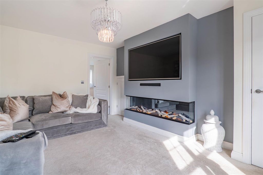 Property photo 2 of 25 Lounge