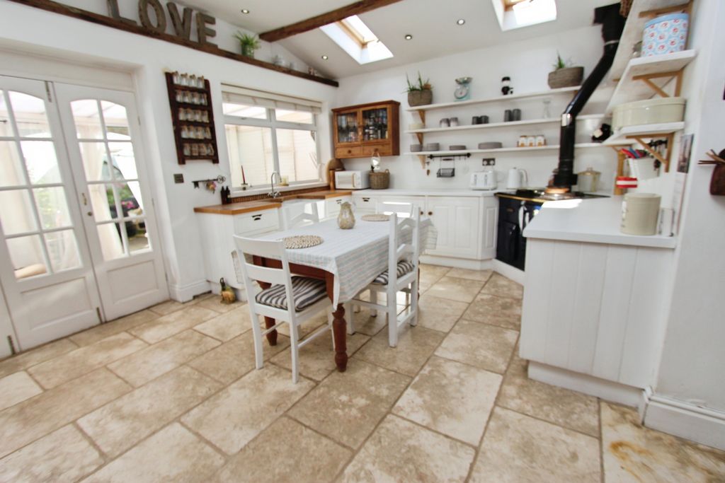 Property photo 2 of 25
