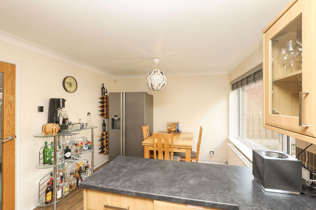 Property photo 3 of 28