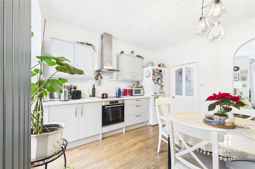 Property photo 3 of 19 Picture 3