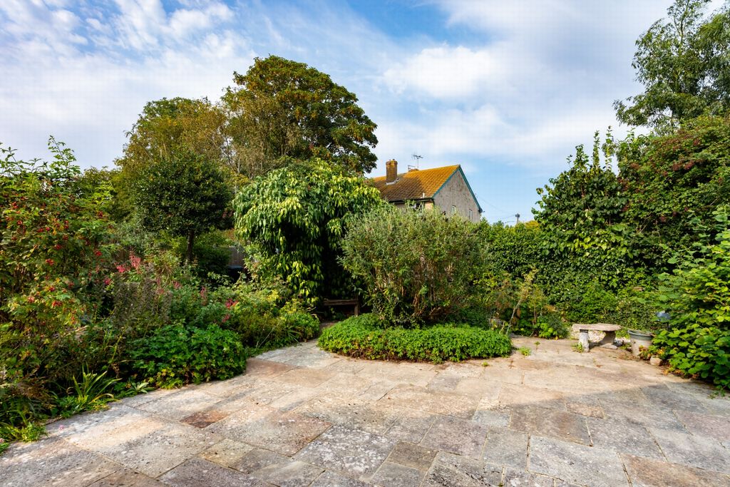 Property photo 2 of 21 Garden