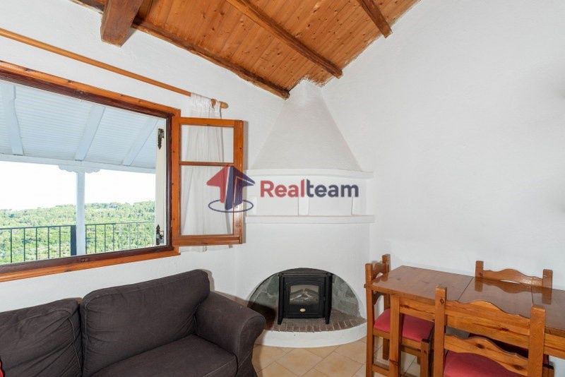 Property photo 3 of 35