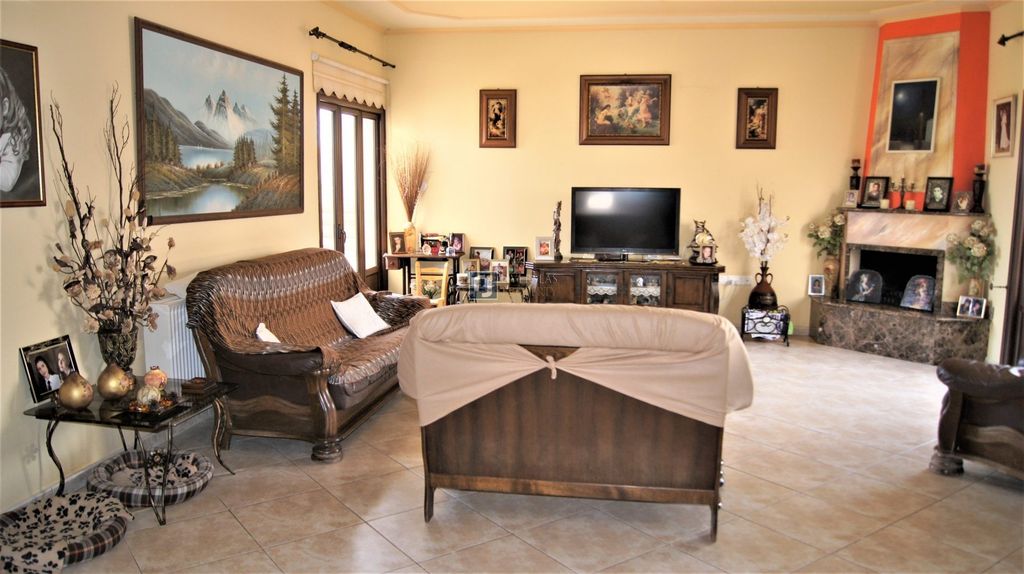 Property photo 2 of 43