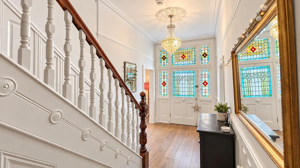 Property photo 2 of 33 Victorian Hallway With Stained Glass Door.Png