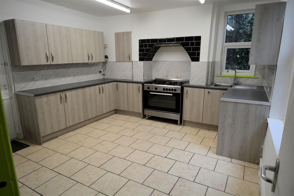 Property photo 2 of 8 New Street Kitchen.Jpg