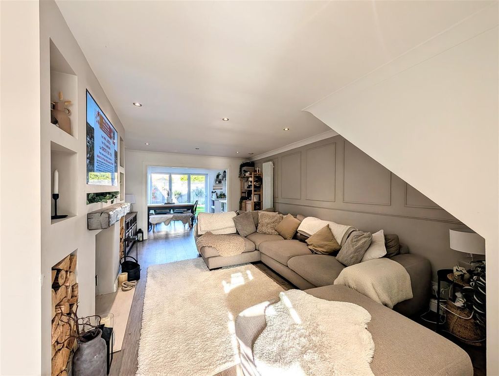 Property photo 2 of 21 Lounge 1.Jpg