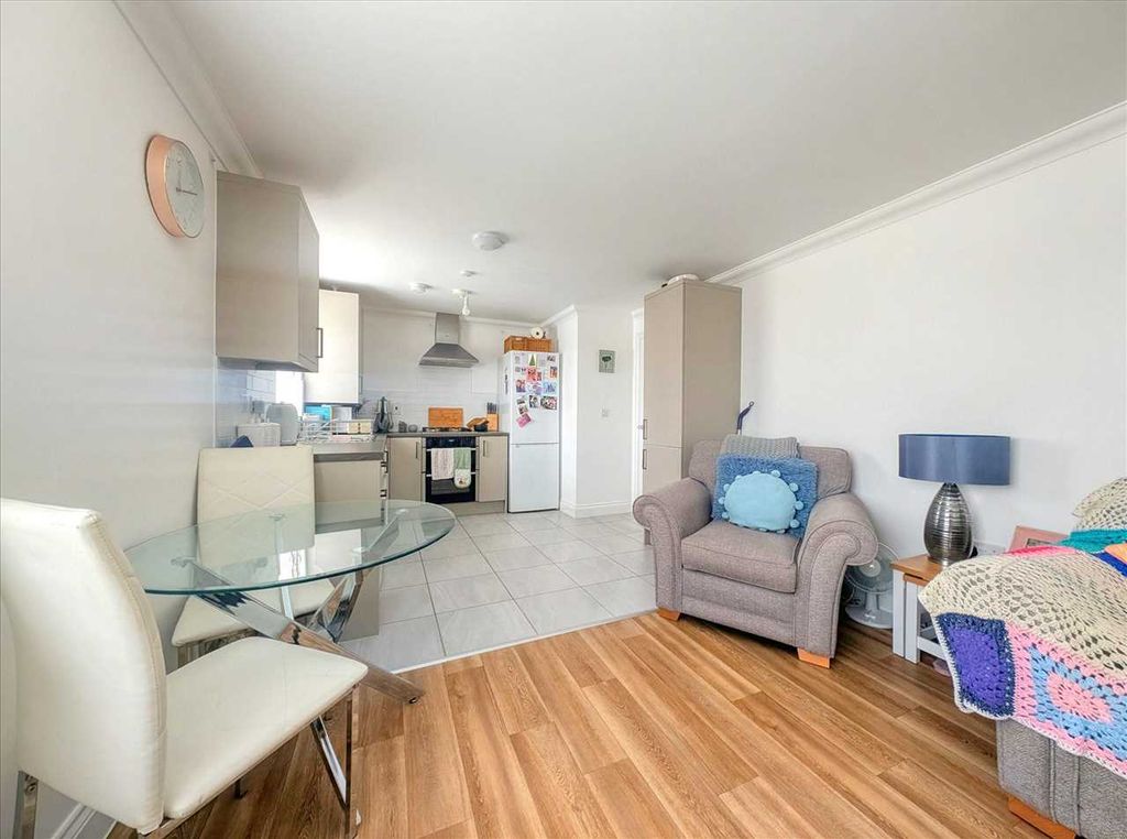 Property photo 3 of 9 Kitchen / Lounge / Diner