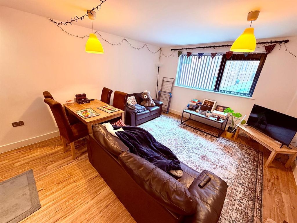 Property photo 3 of 12