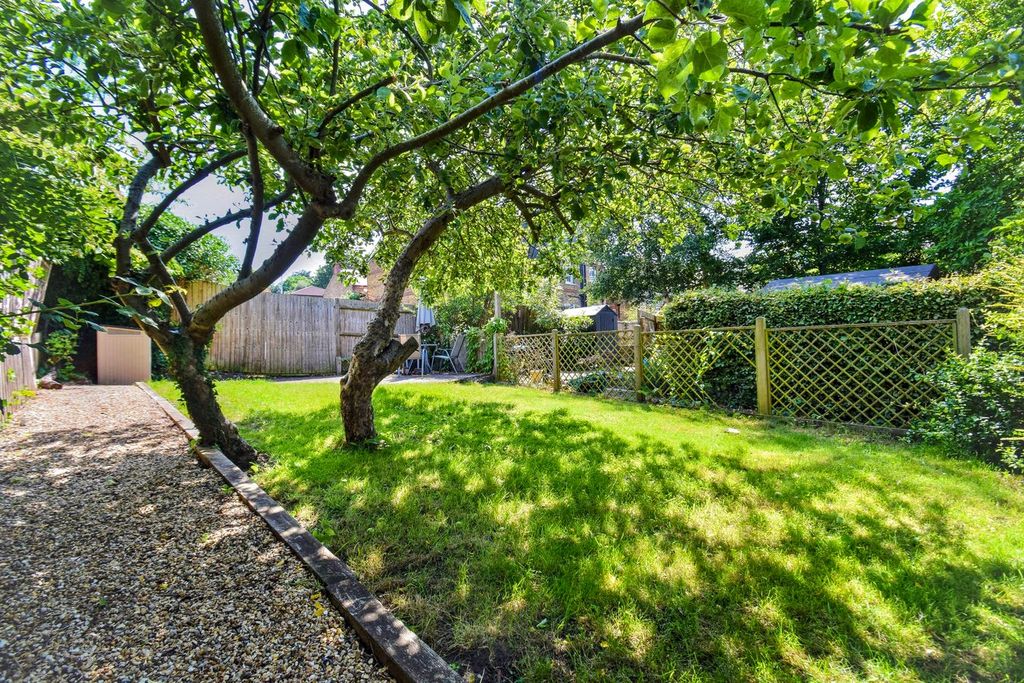 Property photo 2 of 23 South Facing Garden