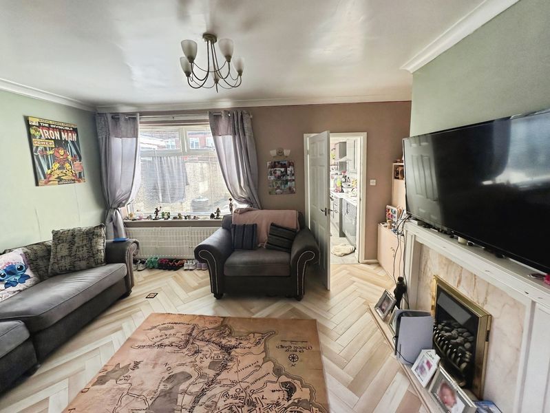 Property photo 1 of 11 Photo 9