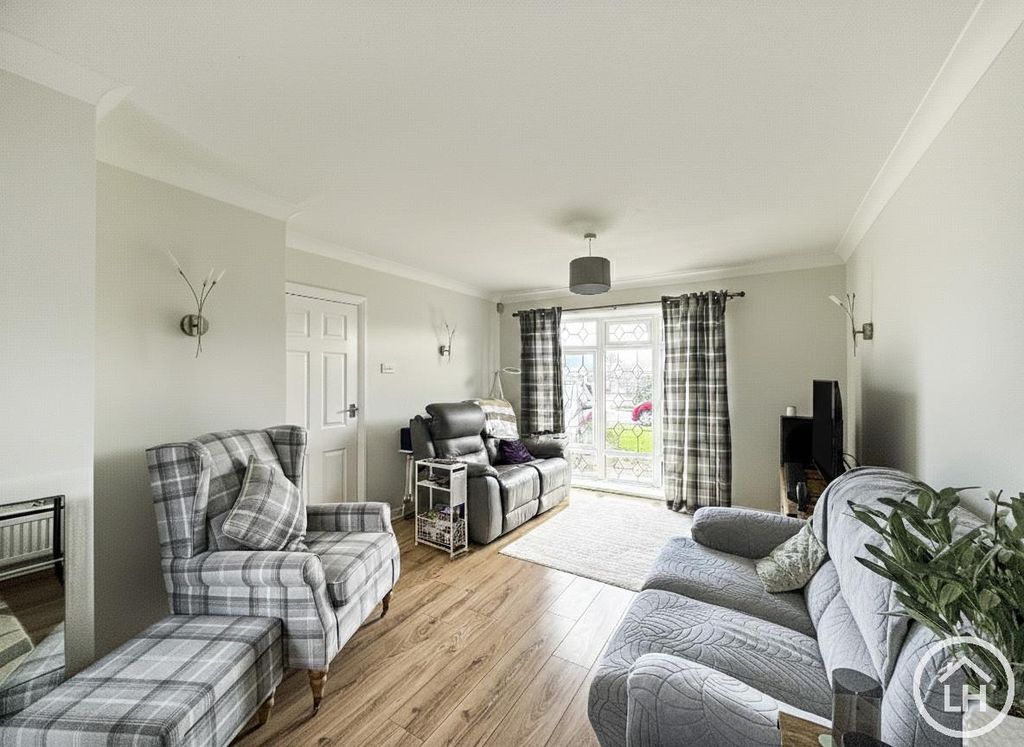 Property photo 2 of 16 Lounge