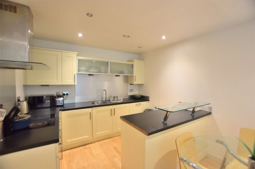Property photo 2 of 8 Kitchen