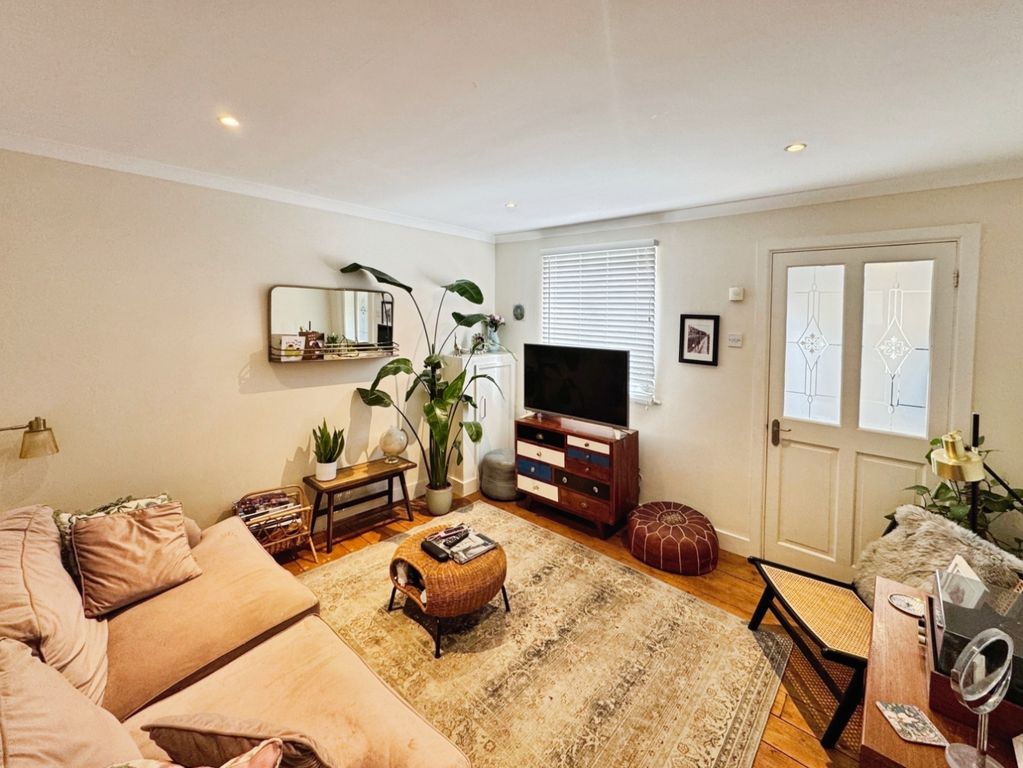 Property photo 3 of 9 Pbox-Img.Jpg