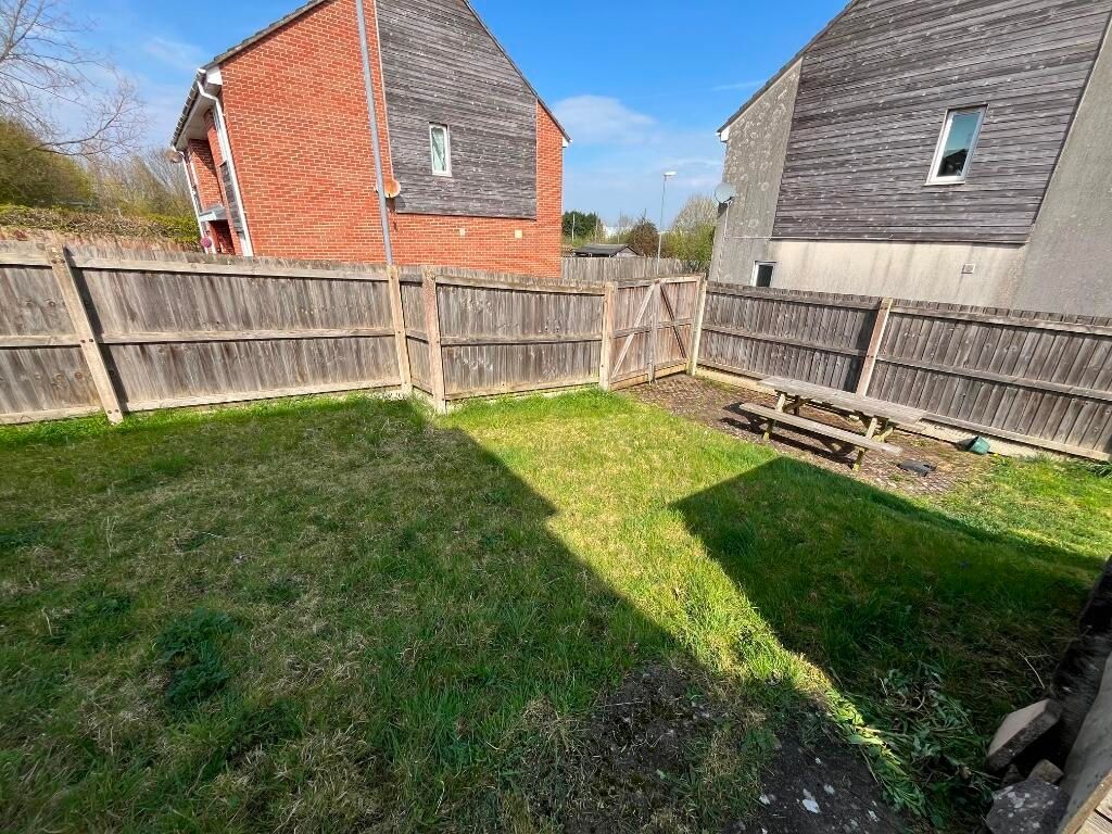 Property photo 2 of 14 A Sunny, Well-Maintained Garden Space Featuring A ...
