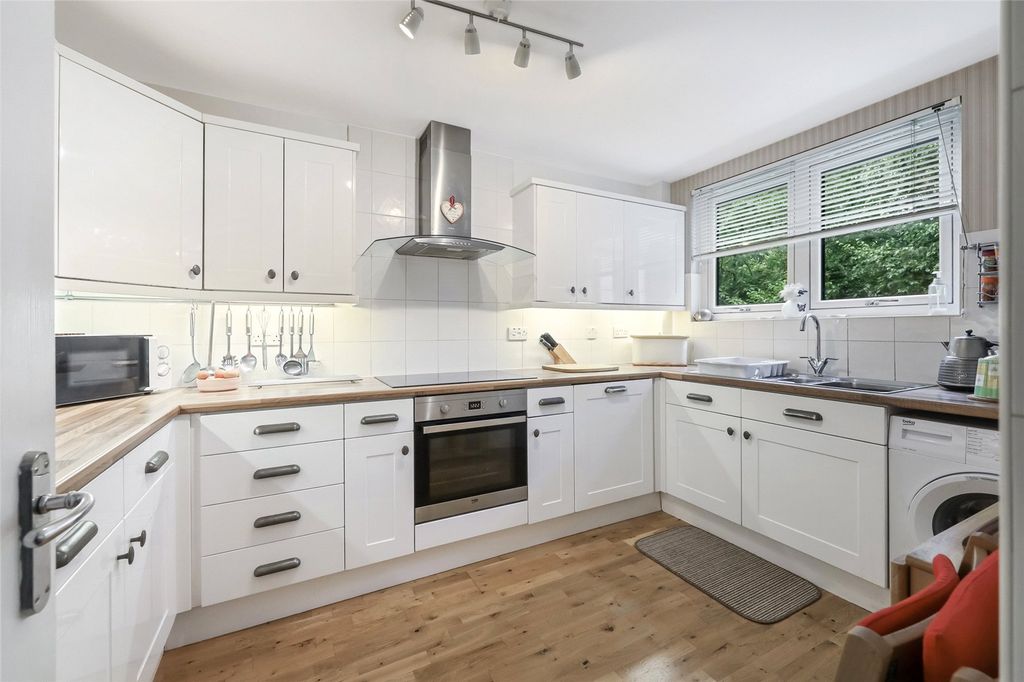 Property photo 3 of 21 Kitchen